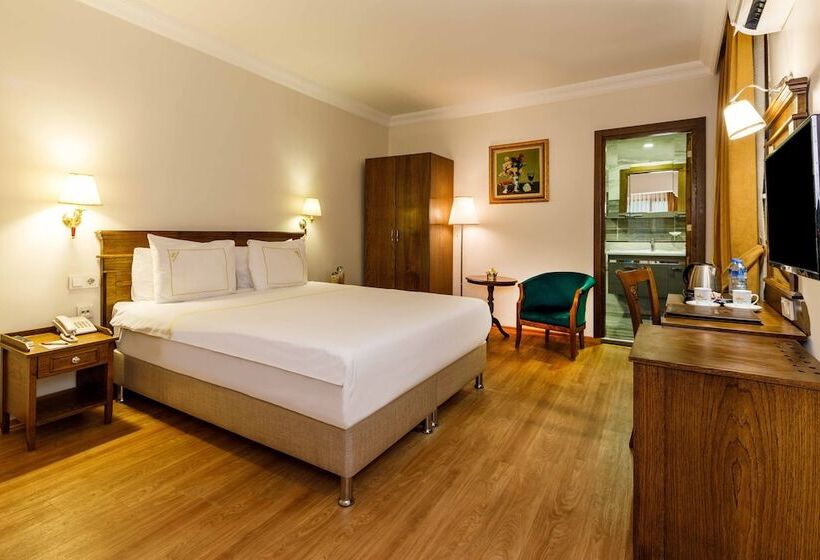 اتاق خانوادگی, Golden Crown