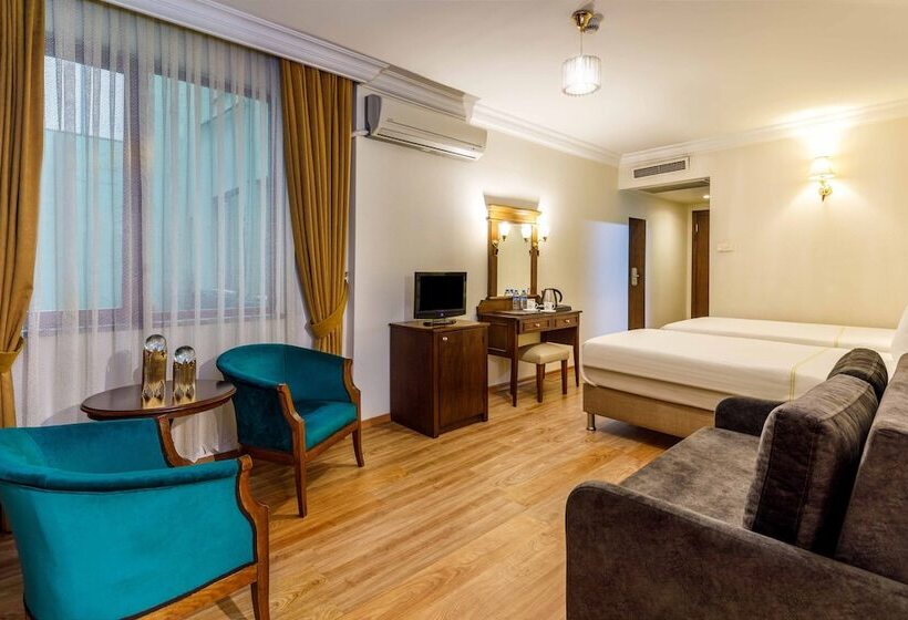 اتاق خانوادگی, Golden Crown