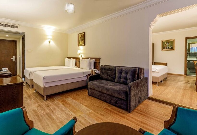 اتاق خانوادگی, Golden Crown