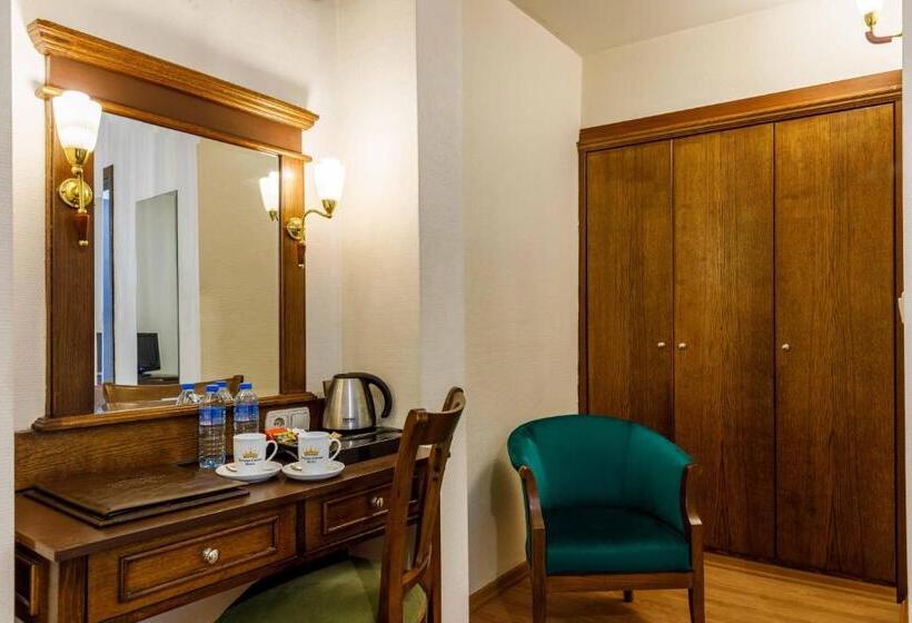 اتاق استاندارد سه نفره, Golden Crown