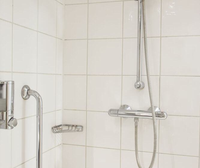 标准间, Holiday Inn Express Portsmouth Gunwharf Quays, An Ihg