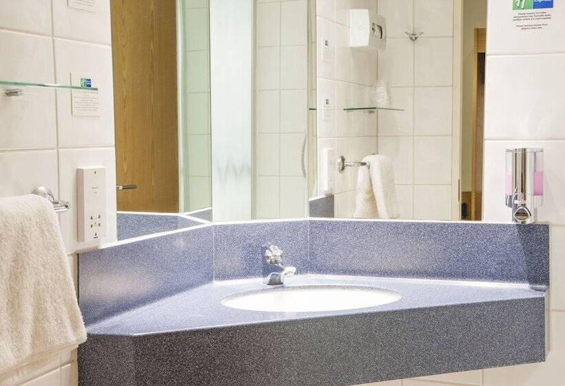 Номер Стандарт, Holiday Inn Express Portsmouth Gunwharf Quays, An Ihg