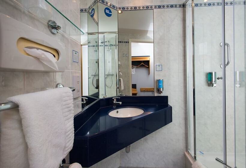 Camera Standard, Holiday Inn Express Swansea East, An Ihg