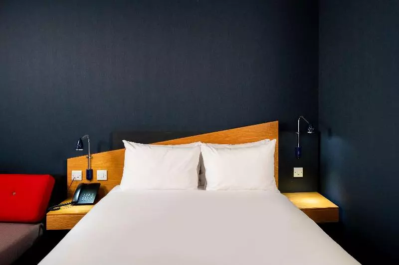 اتاق استاندارد, Holiday Inn Express Swansea East, An Ihg