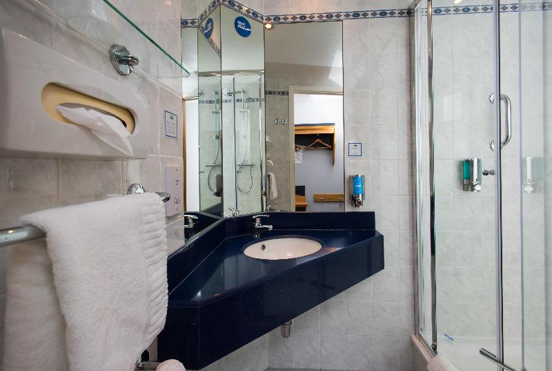 Camera Standard, Holiday Inn Express Swansea East, An Ihg