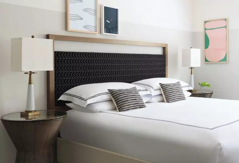 سوییت با چشم‌انداز دریا, Kimpton Surfcomber Hotel, An Ihg