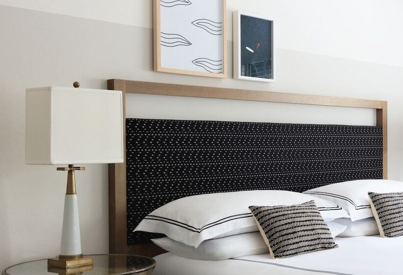 سوییت با چشم‌انداز دریا, Kimpton Surfcomber Hotel, An Ihg