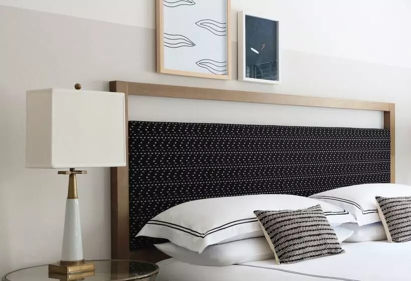 سوییت با چشم‌انداز دریا, Kimpton Surfcomber Hotel, An Ihg