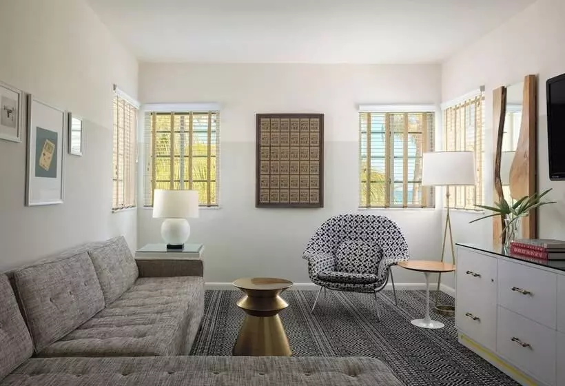 سوییت با چشم‌انداز دریا, Kimpton Surfcomber Hotel, An Ihg