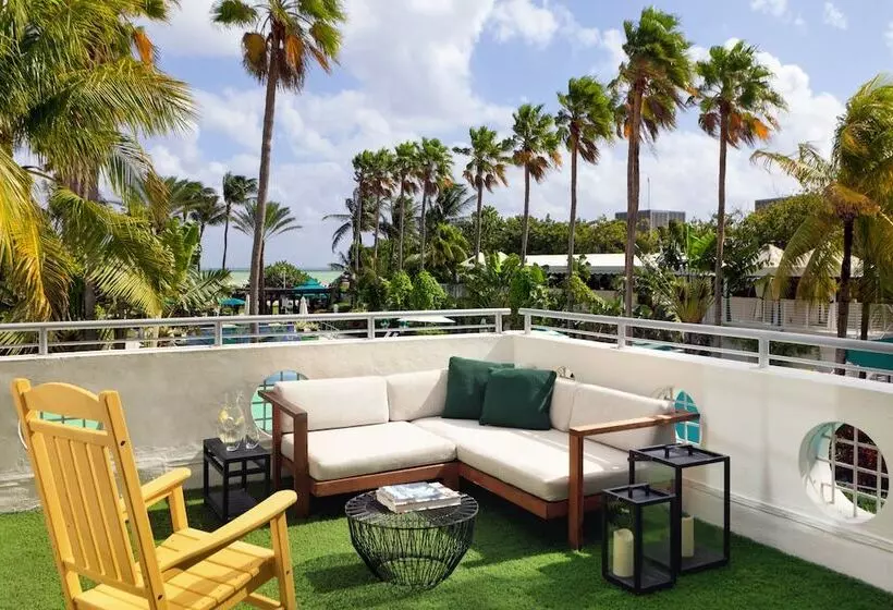 سوییت با چشم‌انداز دریا, Kimpton Surfcomber Hotel, An Ihg