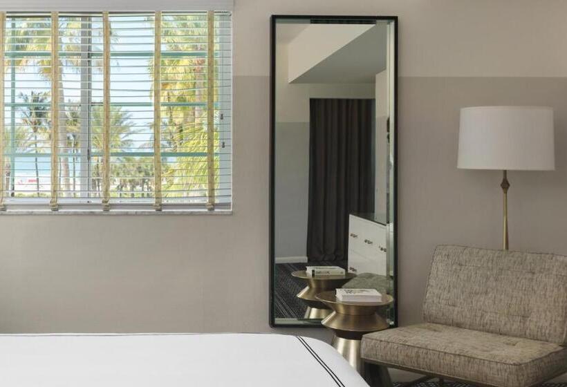 带大床的套房, Kimpton Surfcomber Hotel, An Ihg