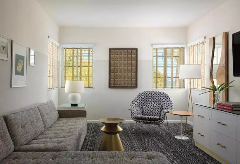 سوئیت با تخت بزرگ, Kimpton Surfcomber Hotel, An Ihg