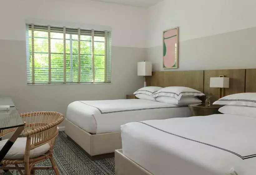 اتاق پریمیوم با چشم‌انداز باغ, Kimpton Surfcomber Hotel, An Ihg