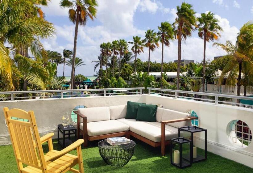 سوییت با چشم‌انداز دریا, Kimpton Surfcomber Hotel, An Ihg