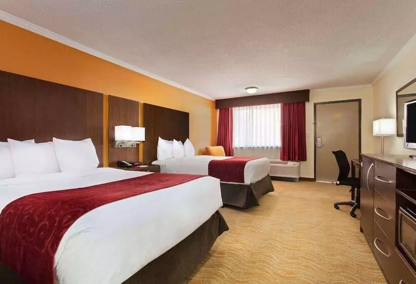 ２ダブルベッドのスタンダードルーム, Ramada By Wyndham Tampa Westshore Airport South