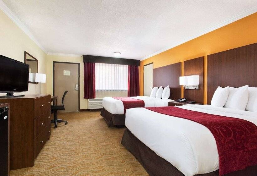 חדר סטנדרט שתי מיטות זוגיות, Ramada By Wyndham Tampa Westshore Airport South