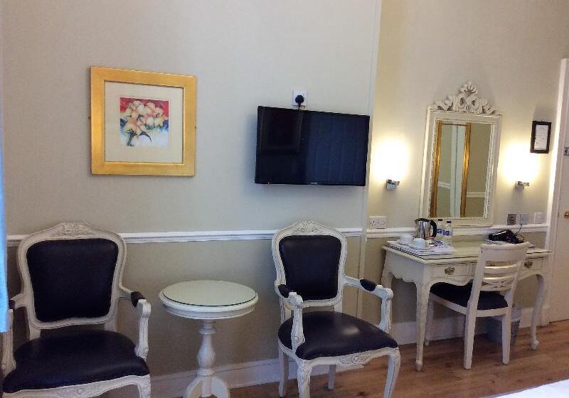 패밀리 룸, The Haymarket