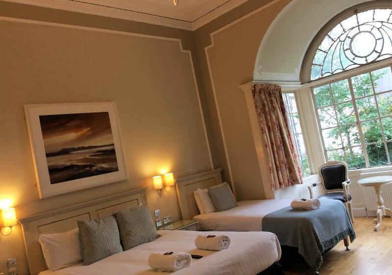 חדר סטנדרט לשלושה, The Haymarket