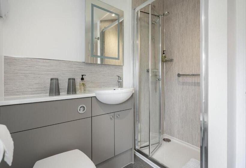 标准间, The Rowan Tree Country