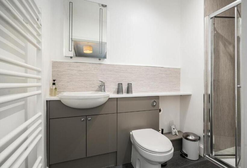 标准间, The Rowan Tree Country