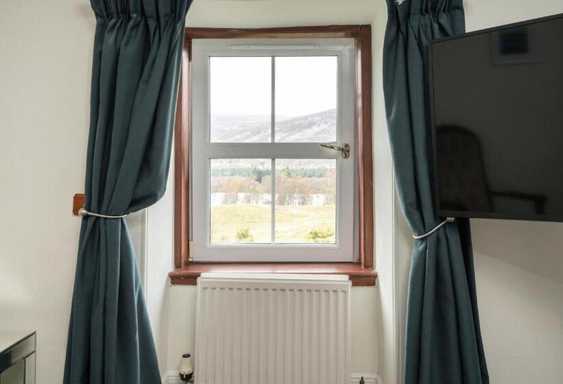 带大床的标准间, The Rowan Tree Country