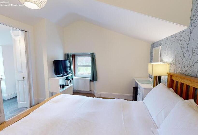 经济房, The Rowan Tree Country