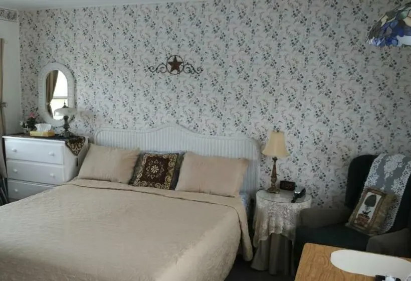 キングサイズベッドのスタンダードルーム, Midway Lodging
