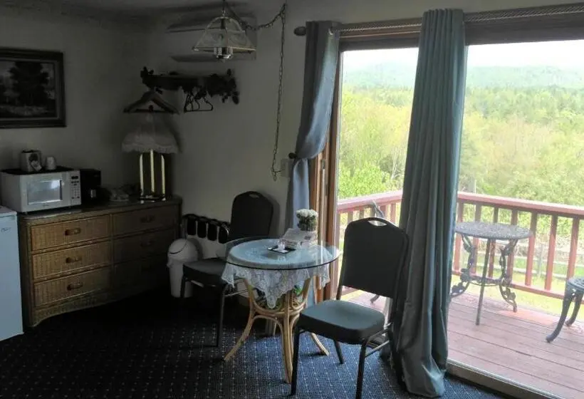バルコニー付きデラックスルーム, Midway Lodging