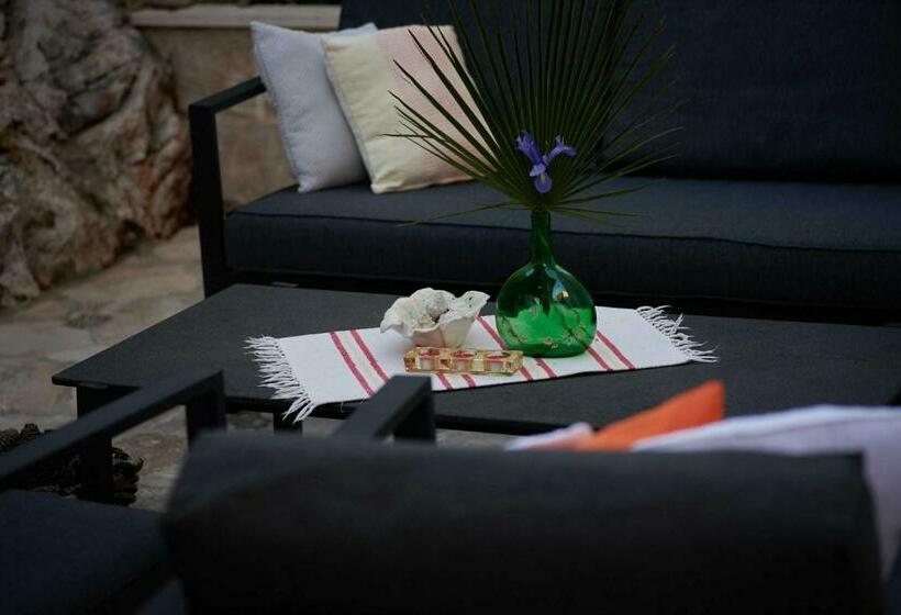 Comfort studio with sea view, Apartments Micika