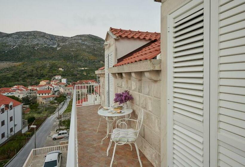 Comfort studio with sea view, Apartments Micika