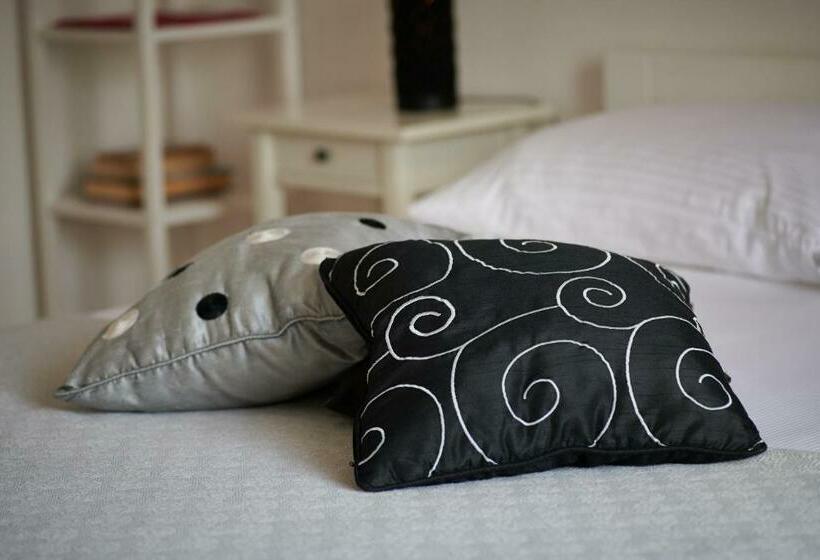 Comfort studio with sea view, Apartments Micika