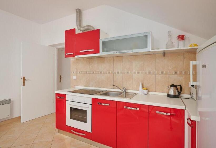 Comfort studio with sea view, Apartments Micika