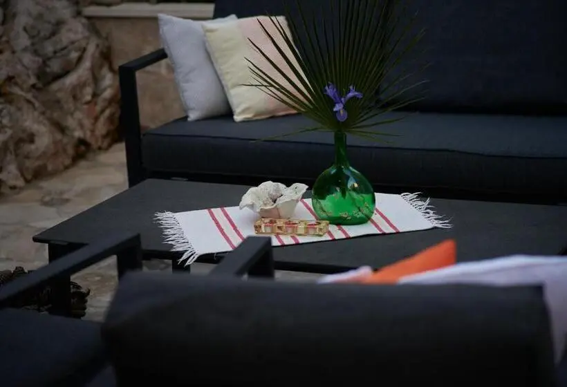 海の見えるスタンダードスタジオ, Apartments Micika