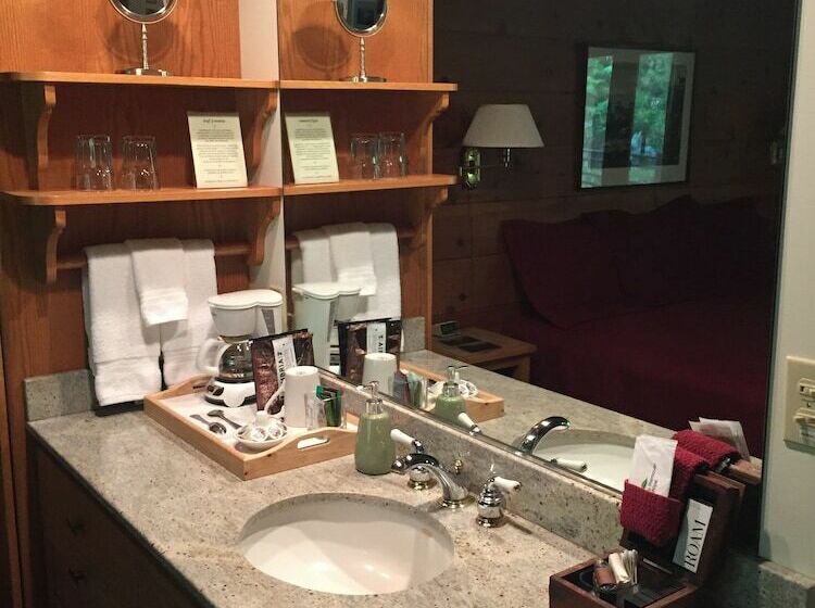 오두막, Steamboat Inn