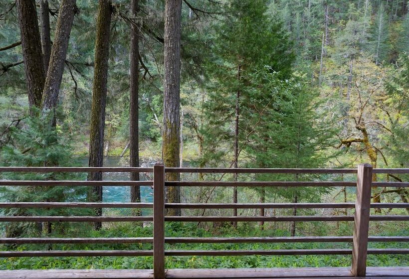 오두막, Steamboat Inn