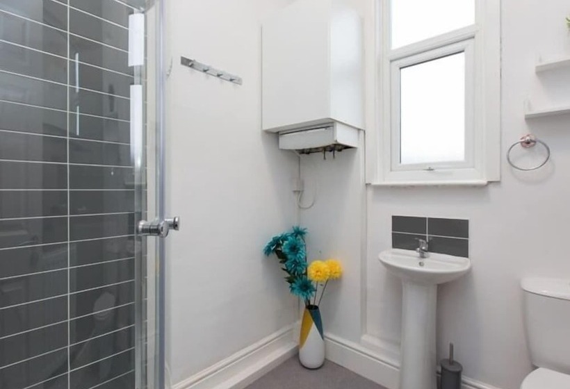 バスルーム共有のシングルスタンダード, Townhouse @ 166 Ruskin Road Crewe