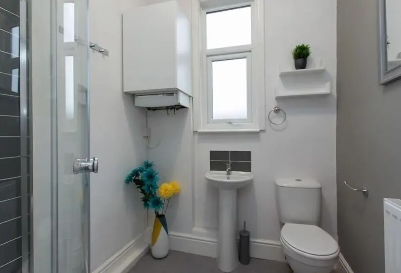バスルーム共有のシングルスタンダード, Townhouse @ 166 Ruskin Road Crewe