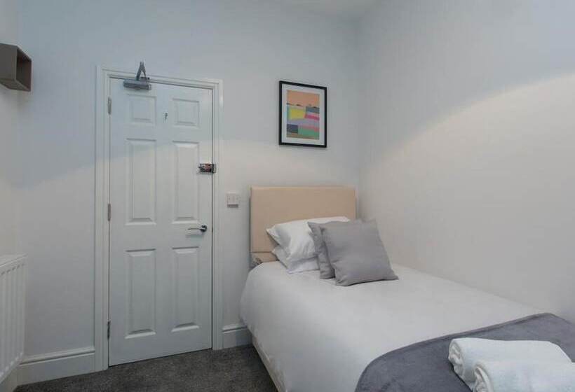 バスルーム共有のシングルスタンダード, Townhouse @ 166 Ruskin Road Crewe