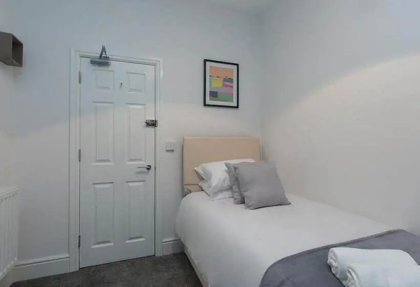 バスルーム共有のシングルスタンダード, Townhouse @ 166 Ruskin Road Crewe