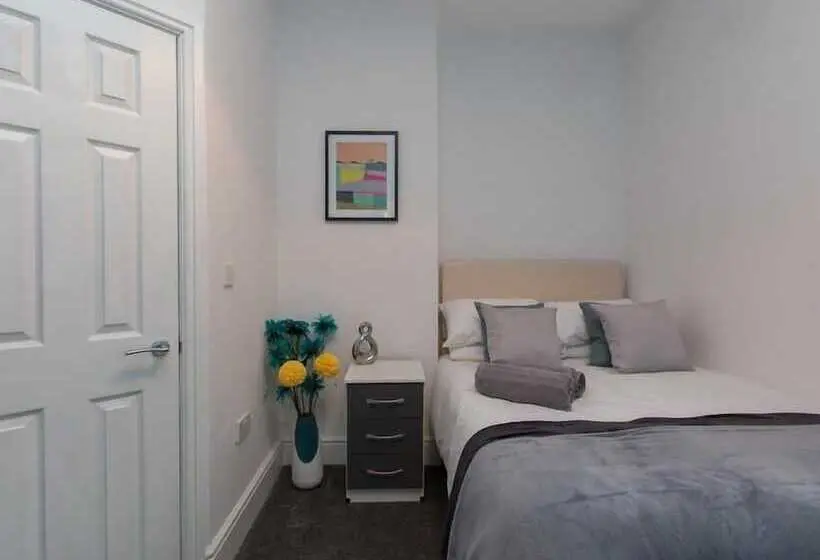 スタンダードルーム, Townhouse @ 166 Ruskin Road Crewe