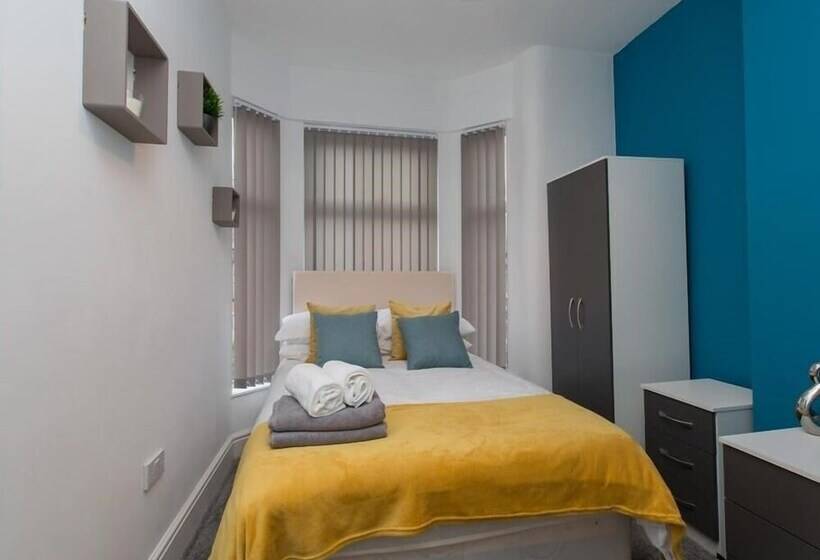 スタンダードルーム, Townhouse @ 166 Ruskin Road Crewe