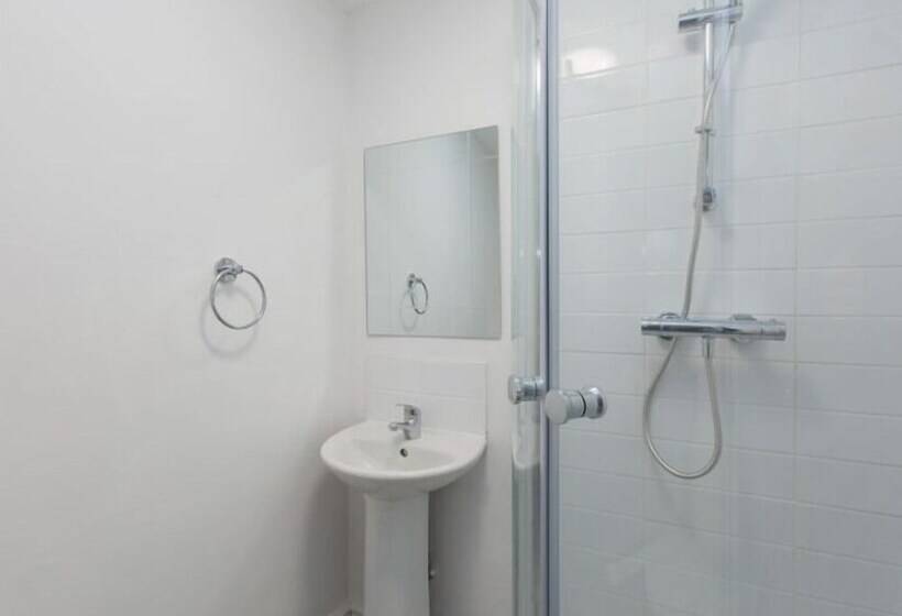 スタンダードルーム, Townhouse @ 166 Ruskin Road Crewe