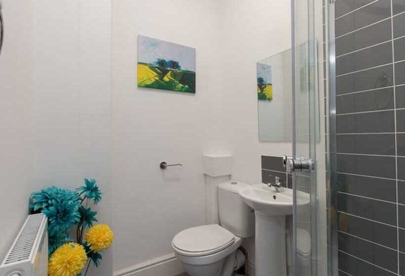 １ベッドルームハウス, Townhouse @ 166 Ruskin Road Crewe