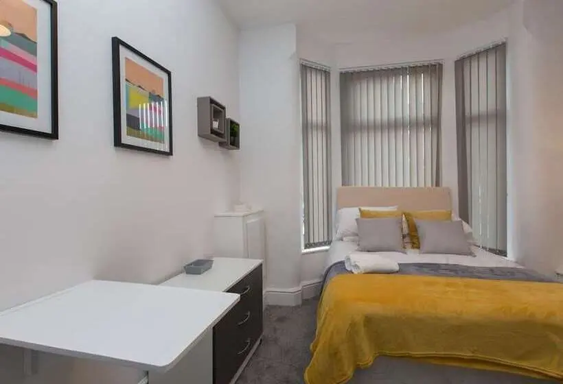１ベッドルームハウス, Townhouse @ 166 Ruskin Road Crewe