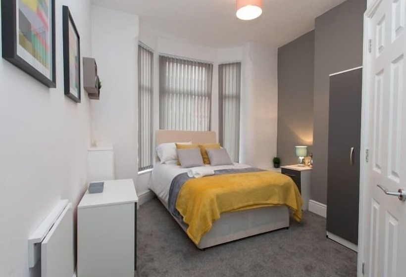 スタンダードルーム, Townhouse @ 166 Ruskin Road Crewe