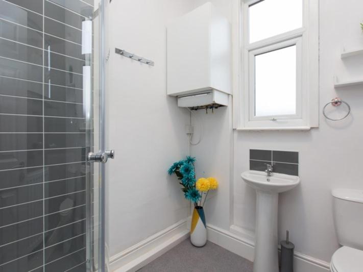 バスルーム共有のシングルスタンダード, Townhouse @ 166 Ruskin Road Crewe