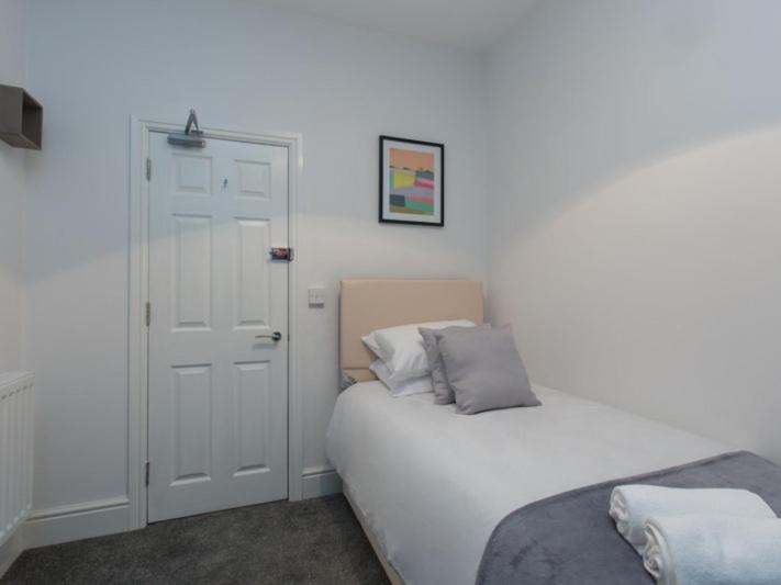 バスルーム共有のシングルスタンダード, Townhouse @ 166 Ruskin Road Crewe