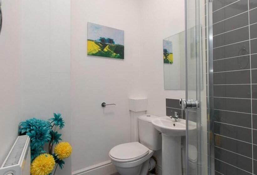 １ベッドルームハウス, Townhouse @ 166 Ruskin Road Crewe