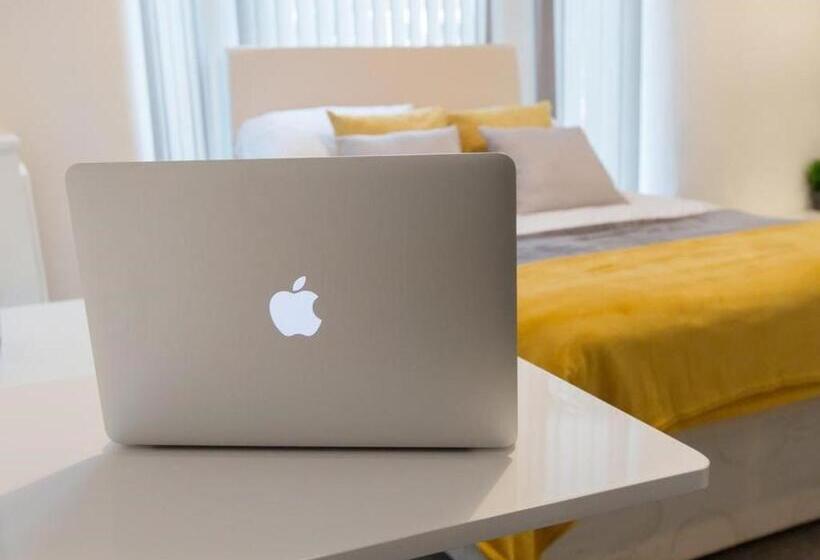 １ベッドルームハウス, Townhouse @ 166 Ruskin Road Crewe