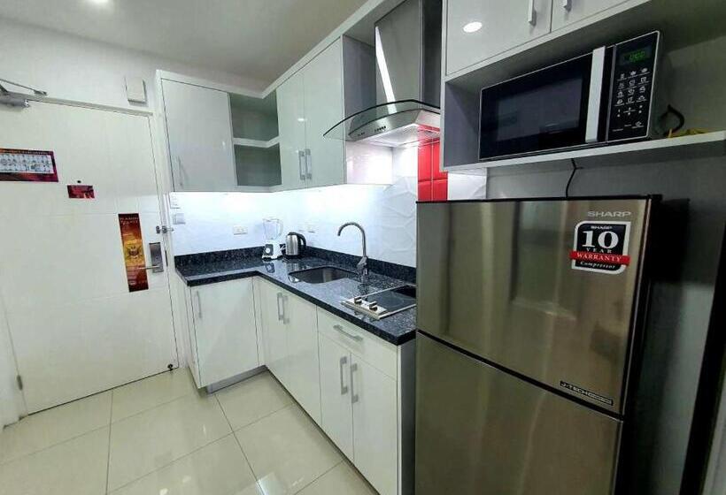 استودیوی لوکس, Kandi Palace